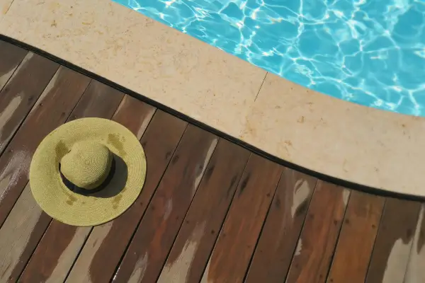 Guia Completo de Deck de Madeira para Piscina