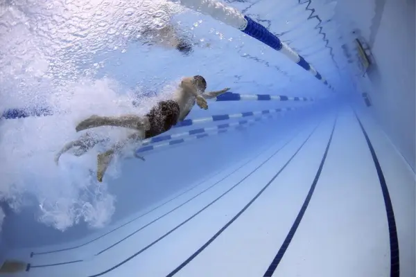 Qual o Melhor Sistema de Aquecimento para Piscina: Guia Completo