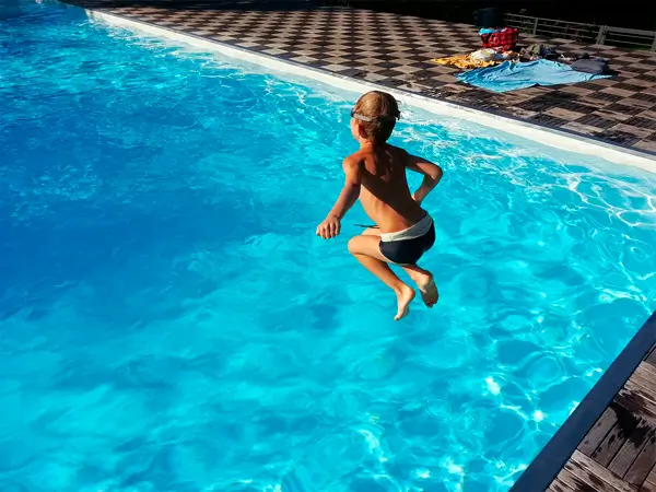 Quanto Tempo Depois de Colocar Clarificante Pode Entrar na Piscina