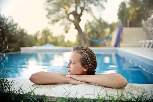 Descubra os benefícios da barrilha para sua piscina