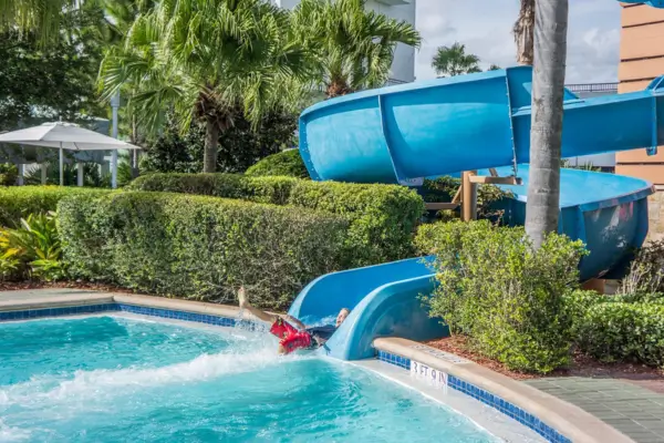 Escorregador para Piscina: Diversão Garantida para sua Área de Lazer