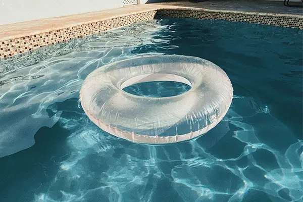 Como Manter Sua Piscina Limpa o Ano Todo: Guia Completo