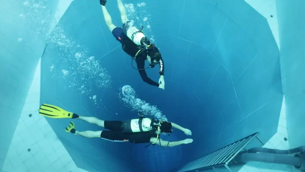 Mergulhe noIncrível Mundo do NEMO33: A Piscina Mais Profunda de Bruxelas