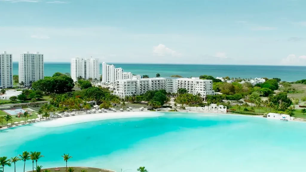 Descubra a Maravilha da Crystal Lagoon Playa Blanca no Panamá: A Maior Piscina Artificial da América Central