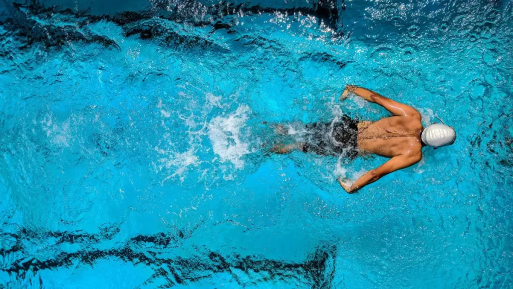 Sal na Piscina: Para Que Serve e Quais São Seus Benefícios?