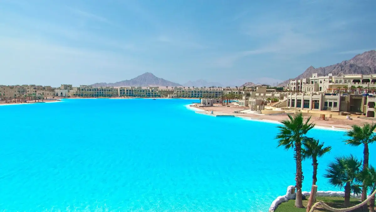 A Maior Piscina do Mundo: Crystal Lagoon em Sharm el Sheikh, Egito