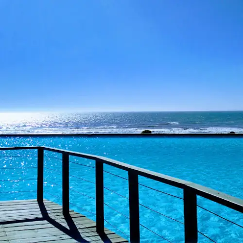 Descubra a Imponente Piscina em Las Brisas Chile: Um Paraíso Aquático no Coração da América do Sul