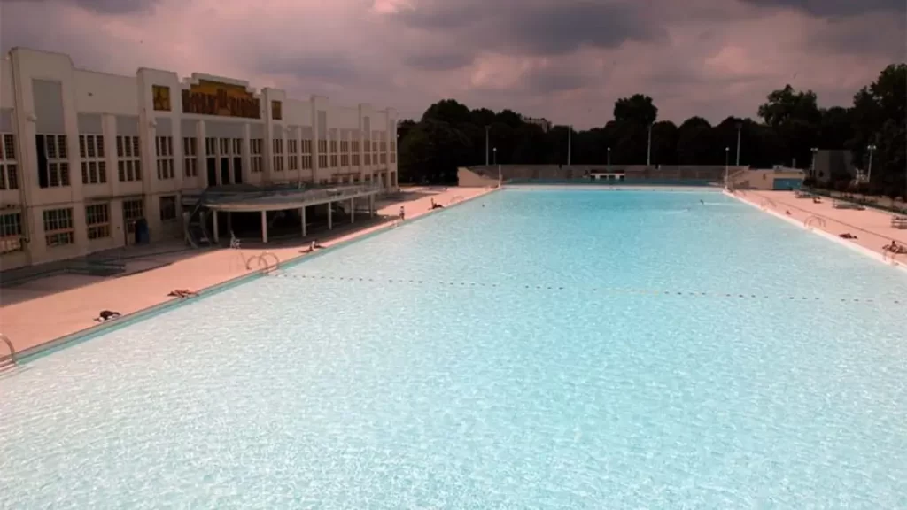 Descubra a Piscine Alfred Nakache: História, Design e Funcionalidades