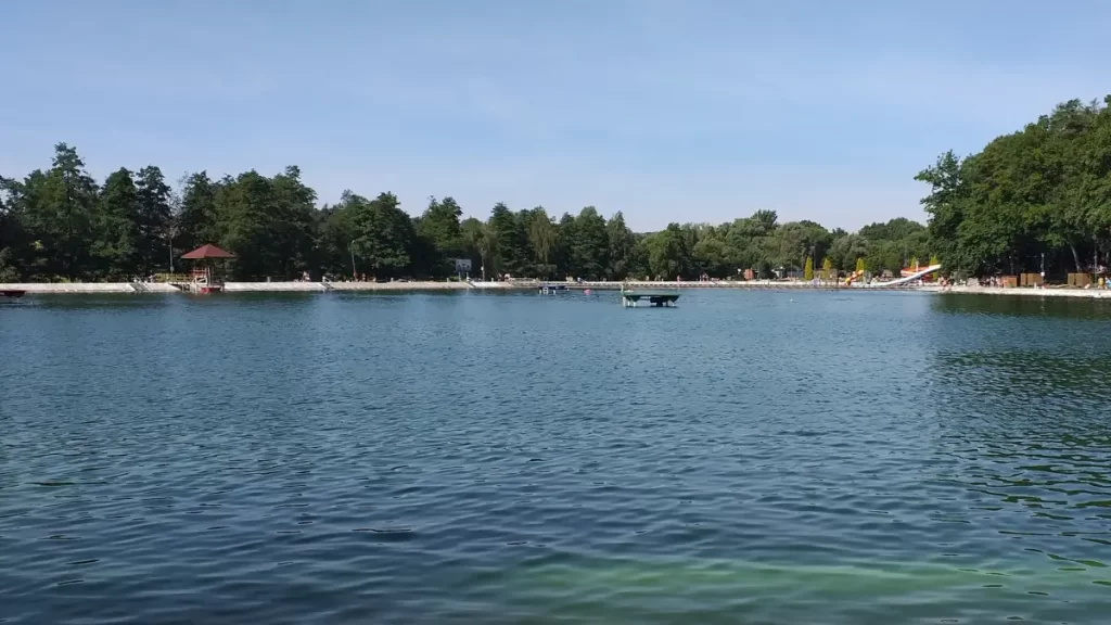 Piscina Vřesina em Ostrava Poruba: Um Oásis Aquático ao Ar Livre da República Tcheca