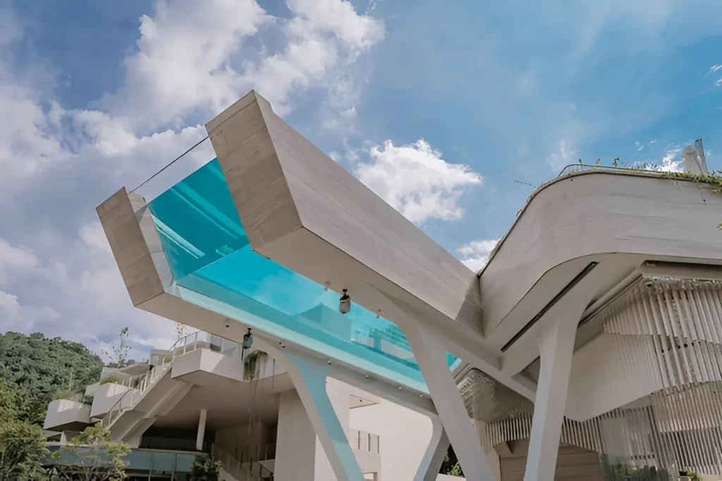 Piscina de Vidro: Elegância e Modernidade para Seu Espaço