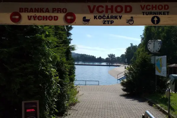 Piscina Vřesina em Ostrava Poruba: Um Oásis Aquático ao Ar Livre da República Tcheca