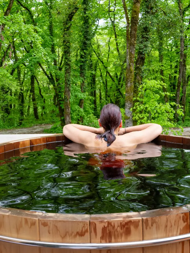 Transforme Seu Quintal com uma Piscina com Ofurô Integrado