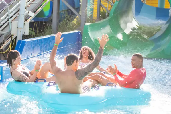 A Jornada Aquática: Explorando as Maravilhas do Hot Park em Rio Quente