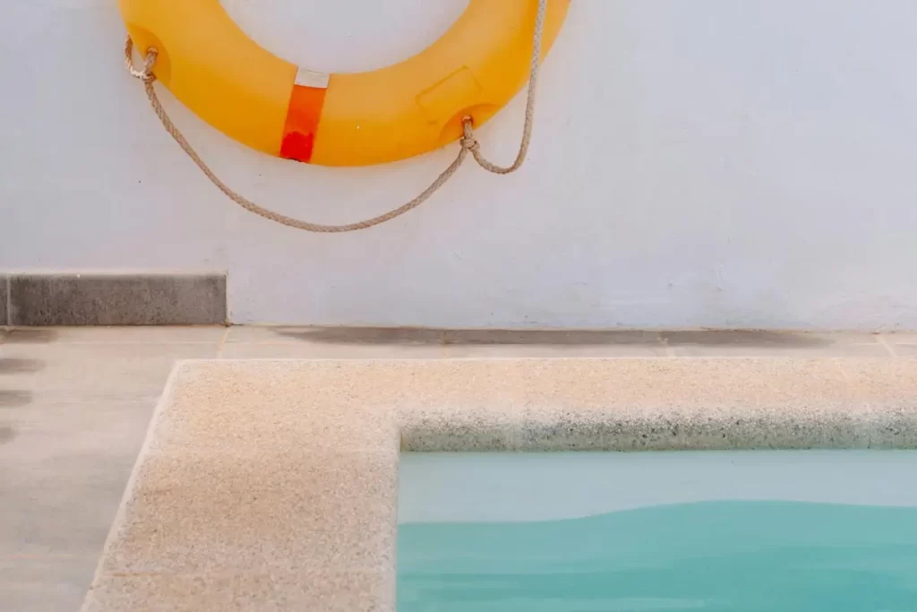 Nadando em Estilo: O Guia Completo para Projetar sua Piscina Pequena