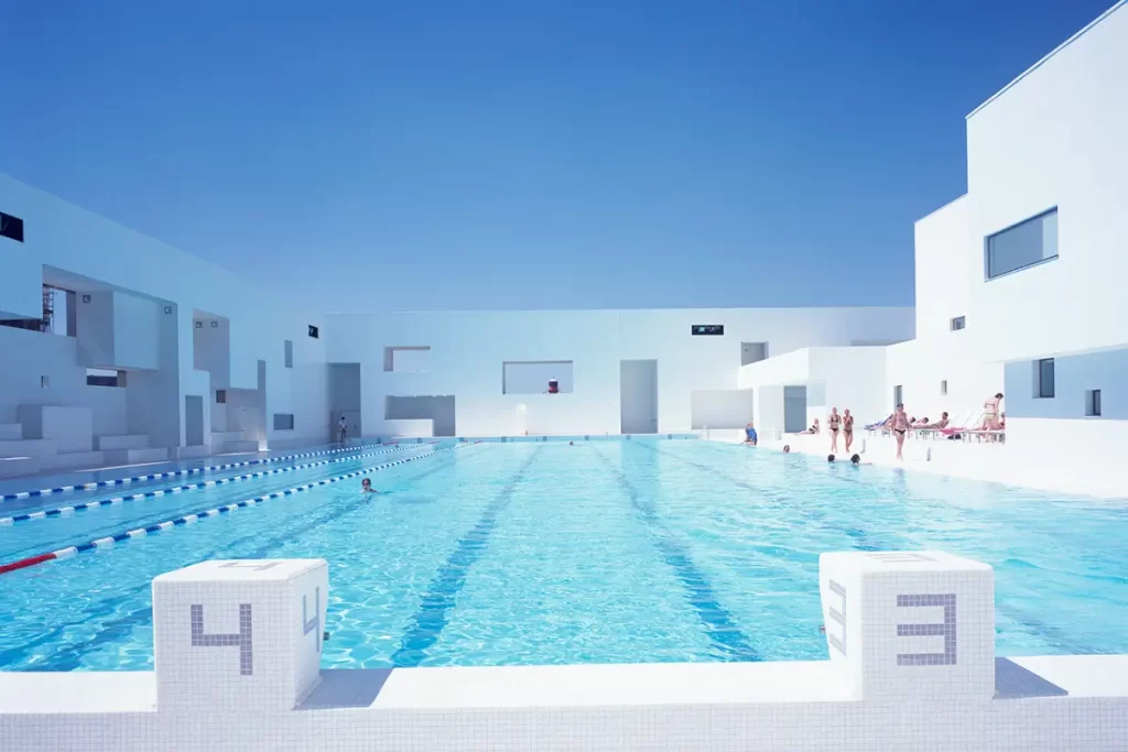 Piscinas Esculturais: A Ousadia Arquitetônica de Jean Nouvel