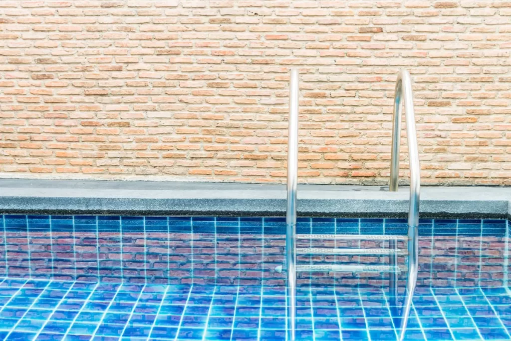 Desvendando os Encantos da Piscina de Alvenaria: Elegância, Durabilidade e Sustentabilidade em um Só Projeto