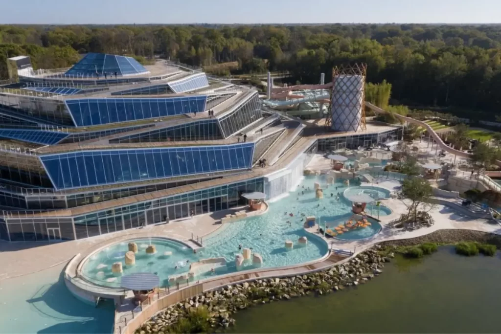 Oásis Sustentável: Descubra o Aqualagon - O Parque Aquático Ecológico de Villages Nature Paris