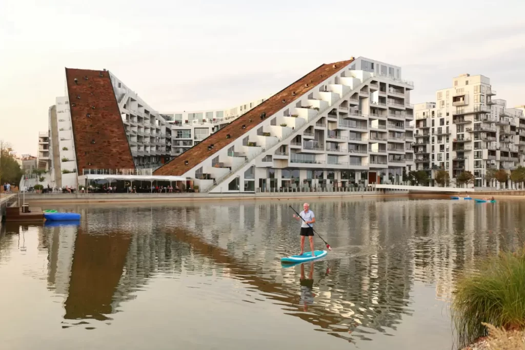 Piscinas Impossíveis: A Arquitetura Inovadora de Bjarke Ingels Redefinindo a Experiência Aquática