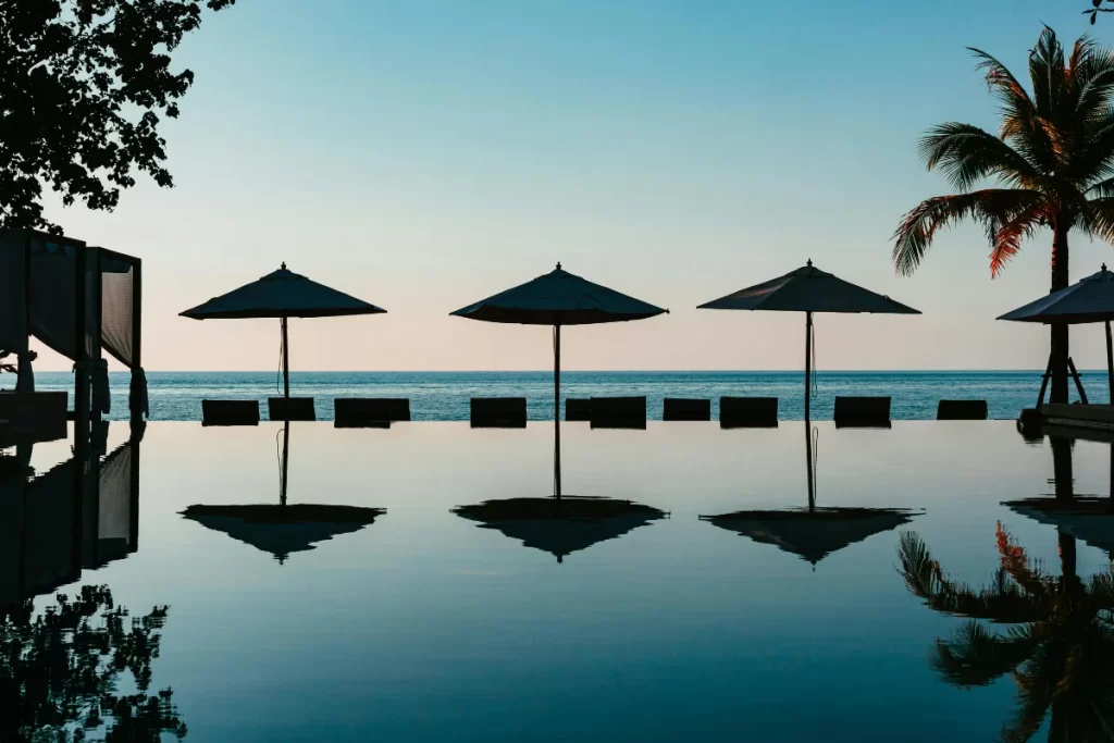 Por Que Usar Coagulante em Vez de Floculante na Limpeza da Piscina?