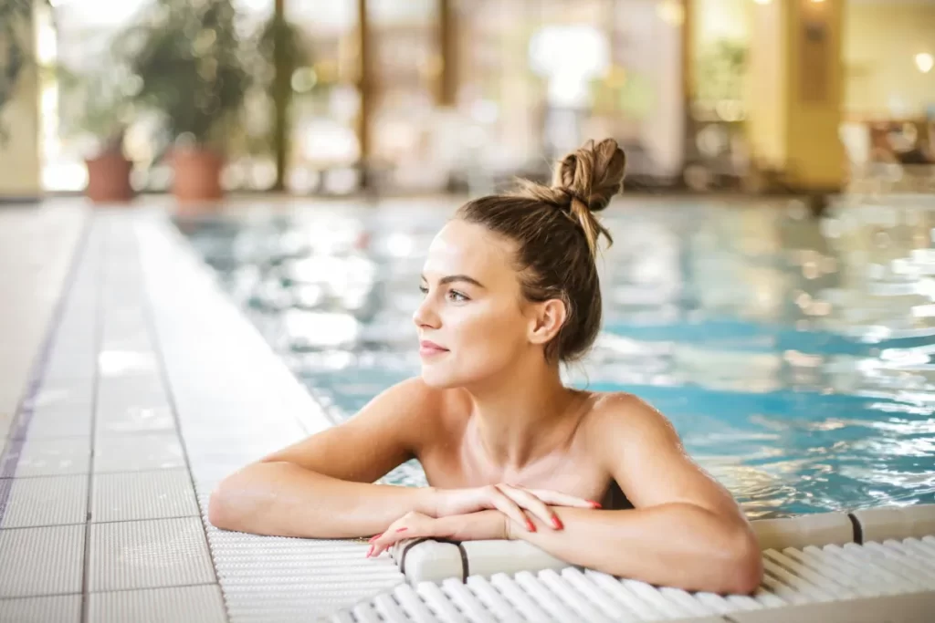 O Espetáculo das Piscinas Internas de Luxo: Elegância, Bem-Estar e Exclusividade