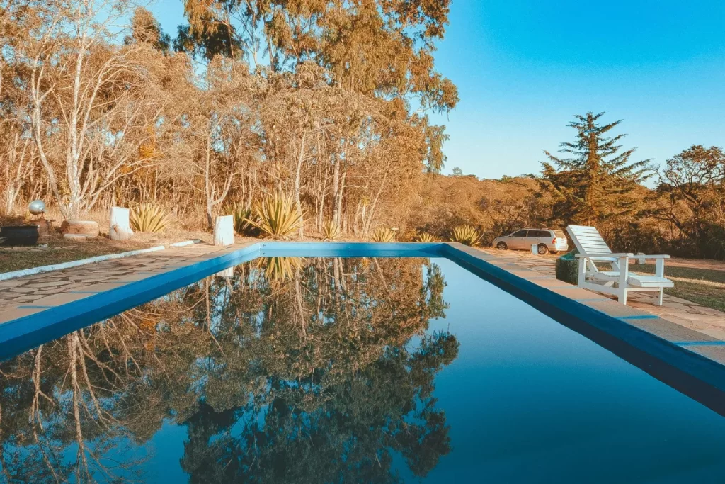 Piscina Espelho: Dicas Chaves para Alcançar Esse Efeito