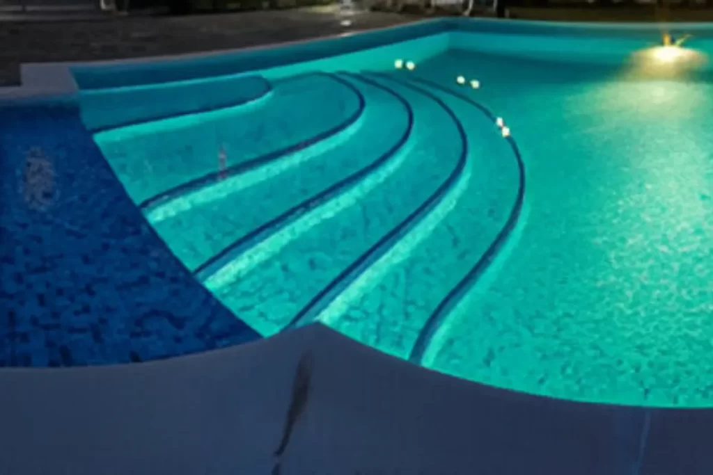 Como Iluminar a Superfície de uma Piscina