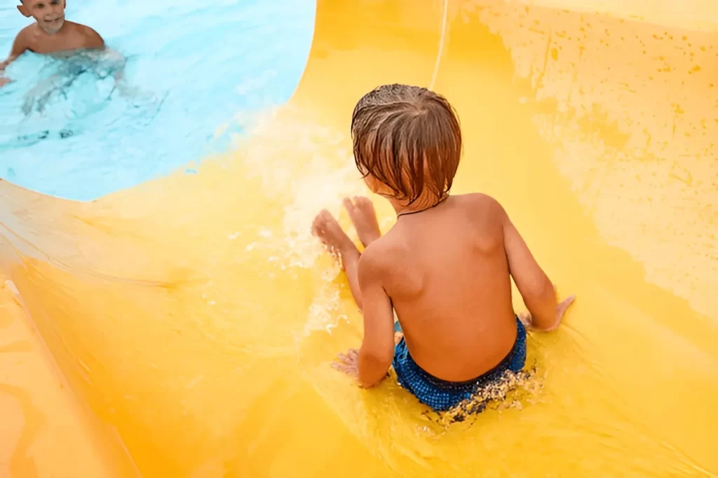 Piscina dos Sonhos: Como Projetar e Construir Uma Piscina com Escorregador Integrado